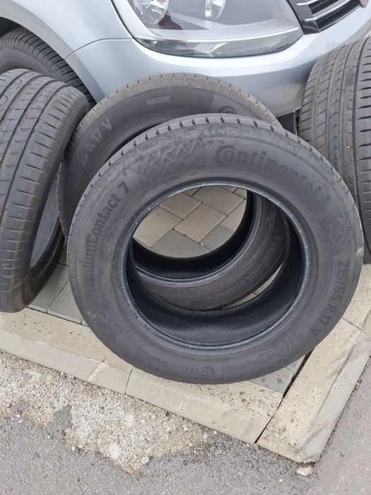 Vind 4 anvelope vara  Continental 215/65/17 dot 2026