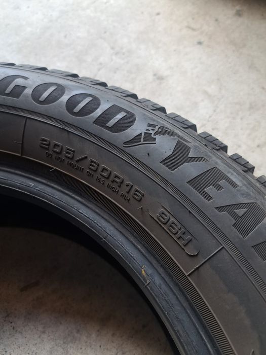 2 anvelope M+S 205 60 r16 Goodyear