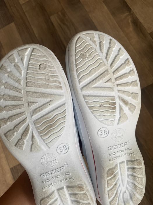 Дамски затворени чехли