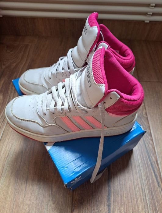 Vând ghete marca Adidas