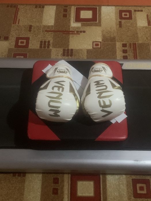 Мешок на стену  и перчатки идеальные