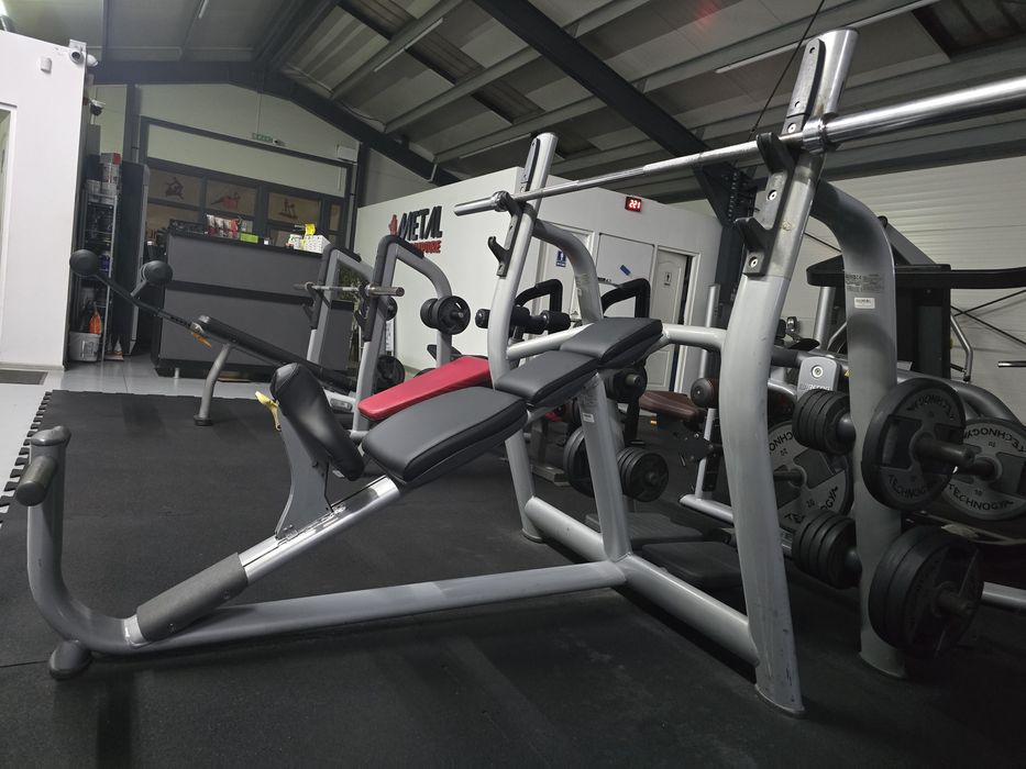 Banca piept Technogym plan inclinat, presa picioare, bicicleta stepper