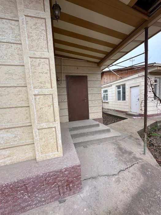 Участок в военном городке. Harbiy shaharchadagi uchastkasi.