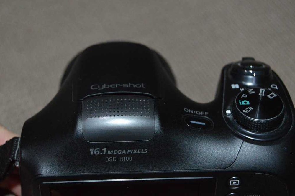 Aparat Foto Sony Cyber-shot DSC-H100 – 16.1 MP, Zoom Optic 21x, Stabilizare Optică, În stare perfectă