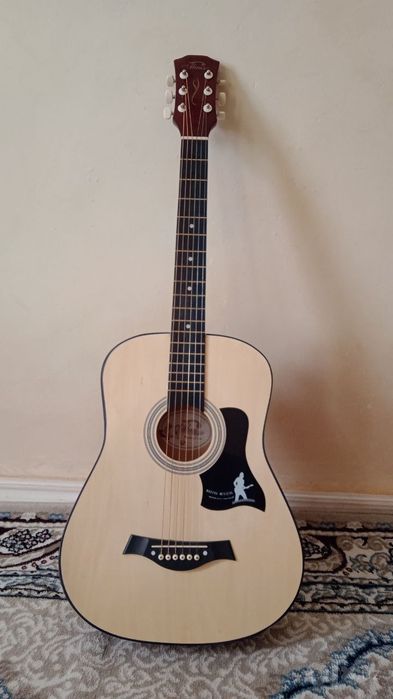 Gitara sotiladi holati yaxshi