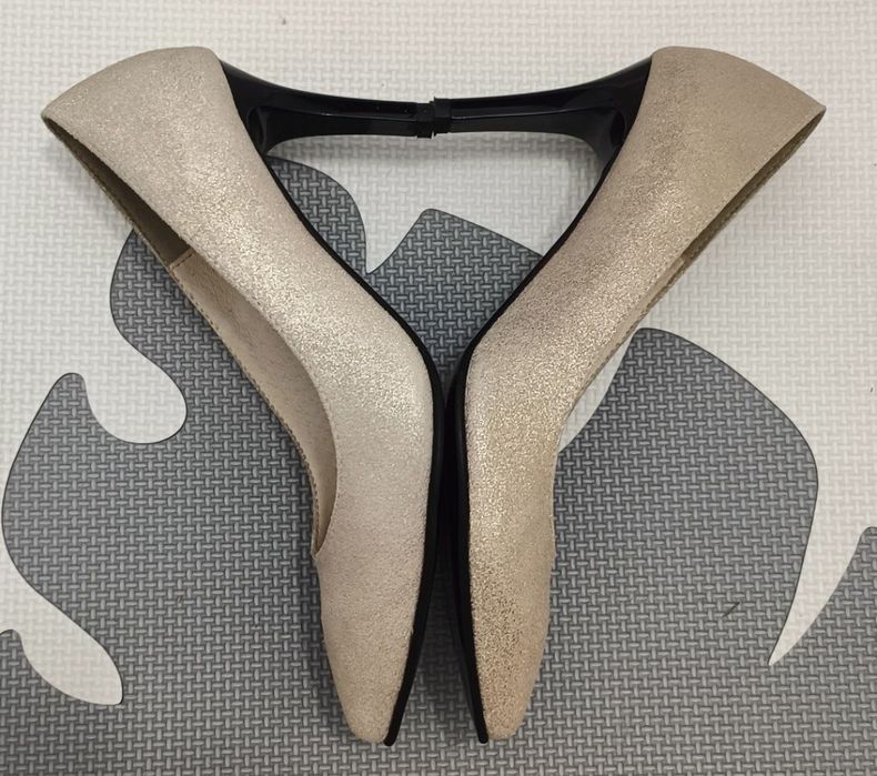 Pantofi stiletto aurii , din piele , Nr 37 branț 24 cm