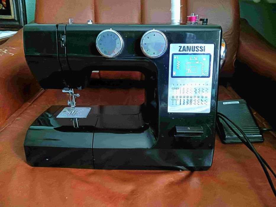 Masina de cusut, surfilat, curis