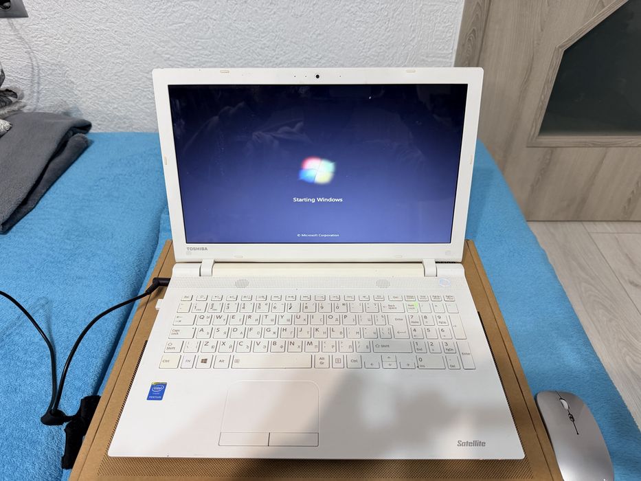 Продавам лаптоп Toshiba.
