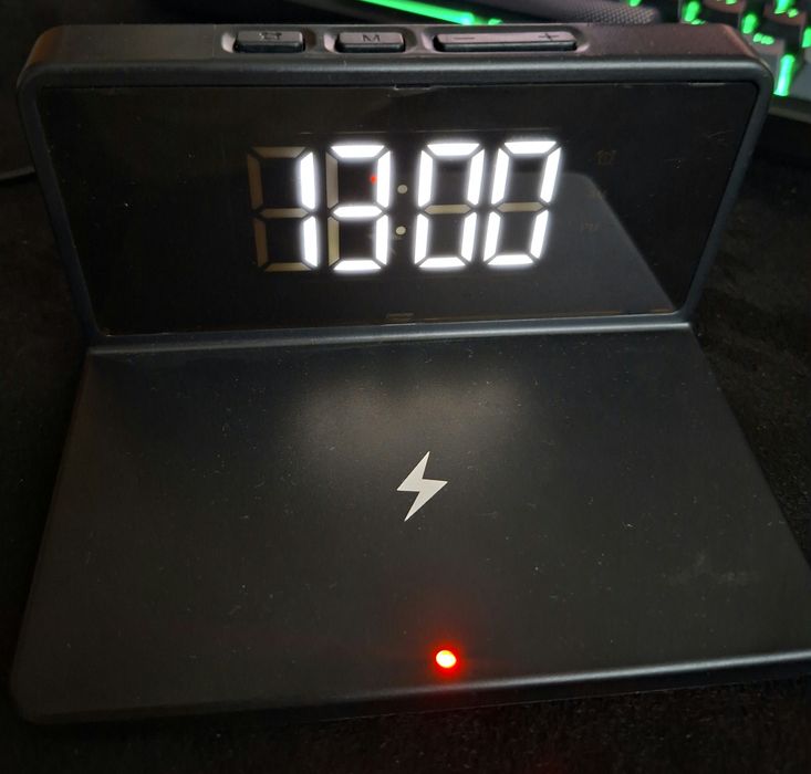 Ceas cu încarcator wireless