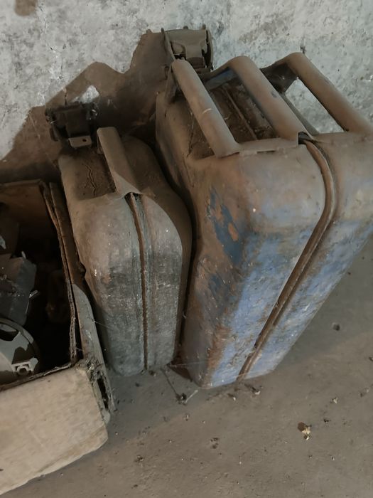 Канистры 20 литровые б/у