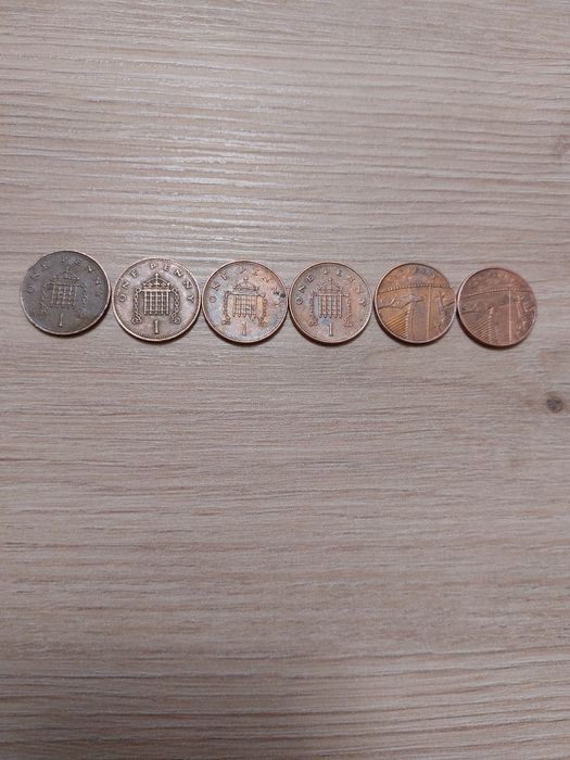 Монети One Penny; New Pence; Two Pence