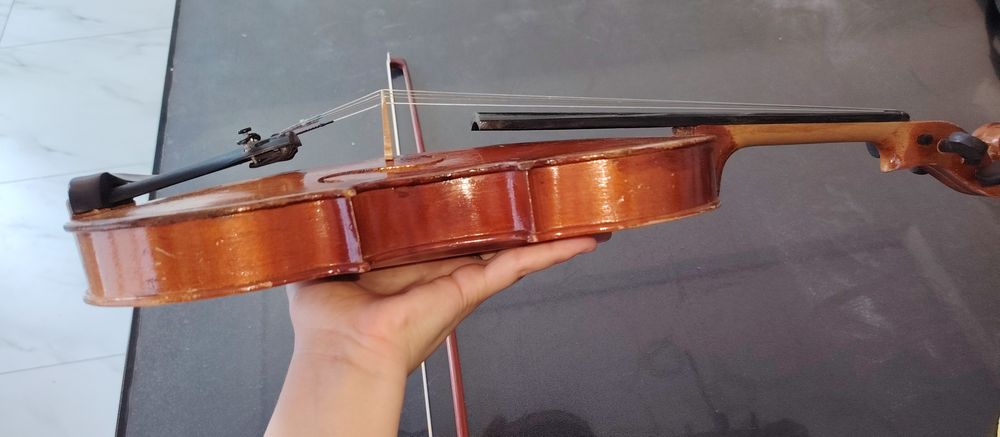 Продаётся скрипка 4/4 (длина 53 см), толщина верхней деки 1,53 мм