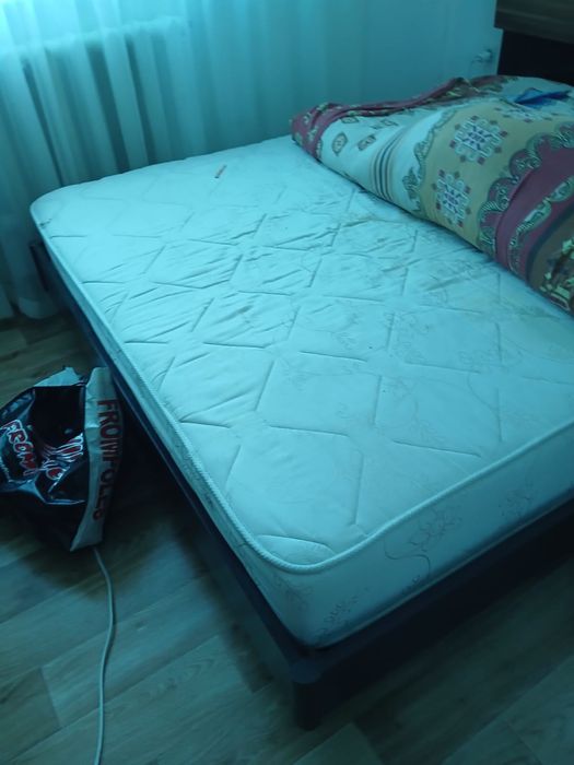Шкаф и кровать  …………………………………