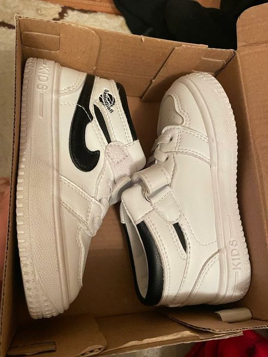 Продам кроссовки 23 размер