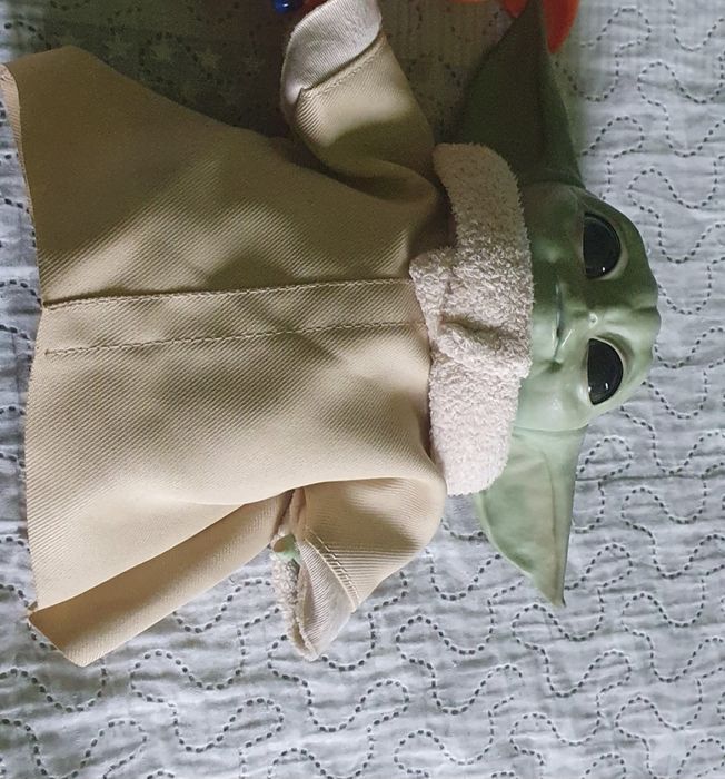 Интерактивна играчка baby Yoda Mandalorian