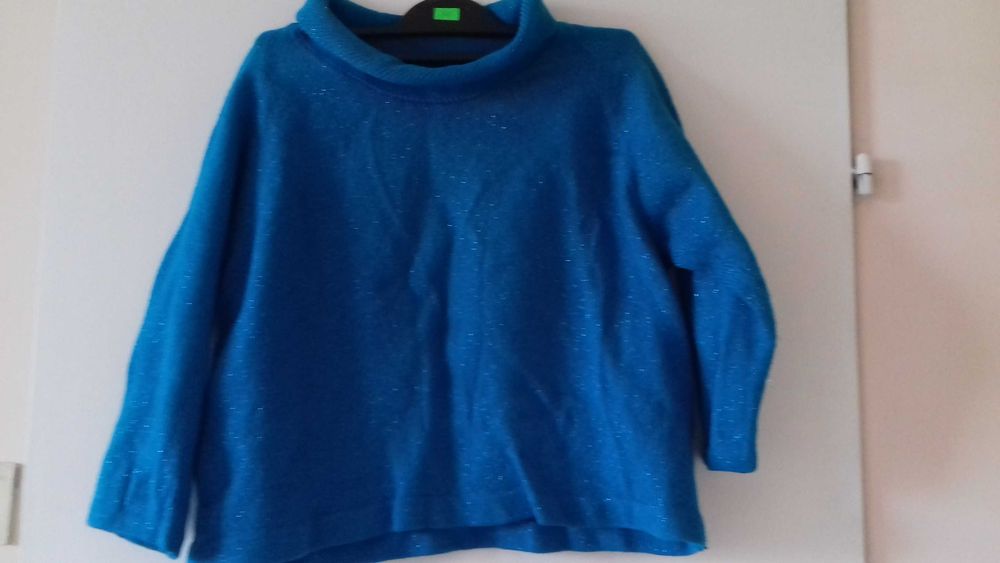 Син пуловер с блестящи нишки