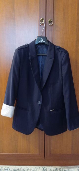 Пиджак рубашка юбка брюки .