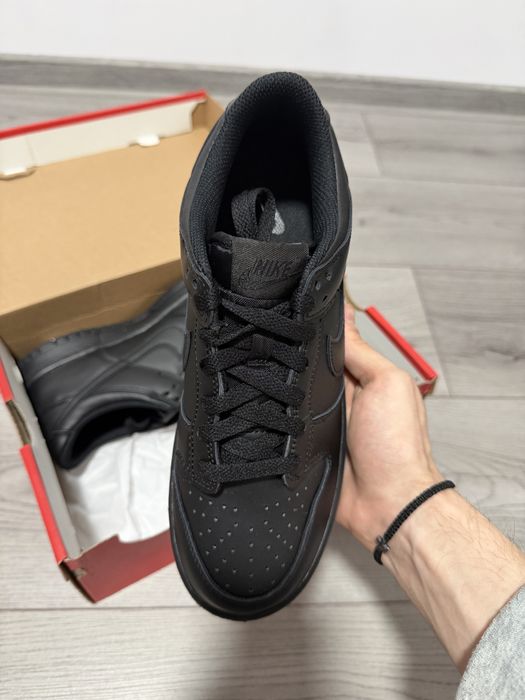 Nike Dunk Low Triple Black