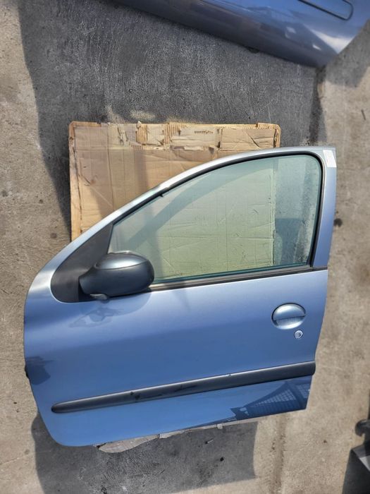 Vindem usa stanga fata Peugeot 206 Plus
