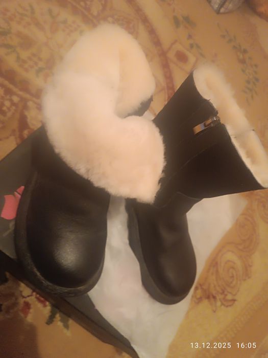 продам  ботинку , ходунок и. т. д