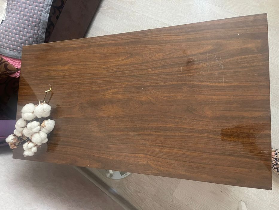 Журнальный стол на колесиках