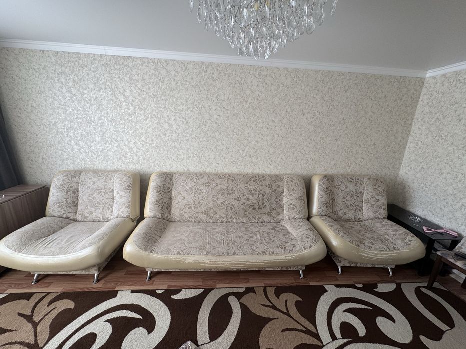 Продам диван с креслами. Торг имеется
