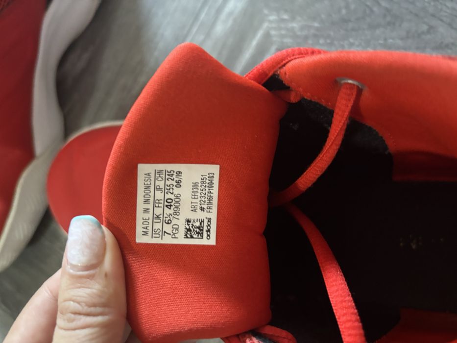 Мъжки червени кецове adidas 40 номер