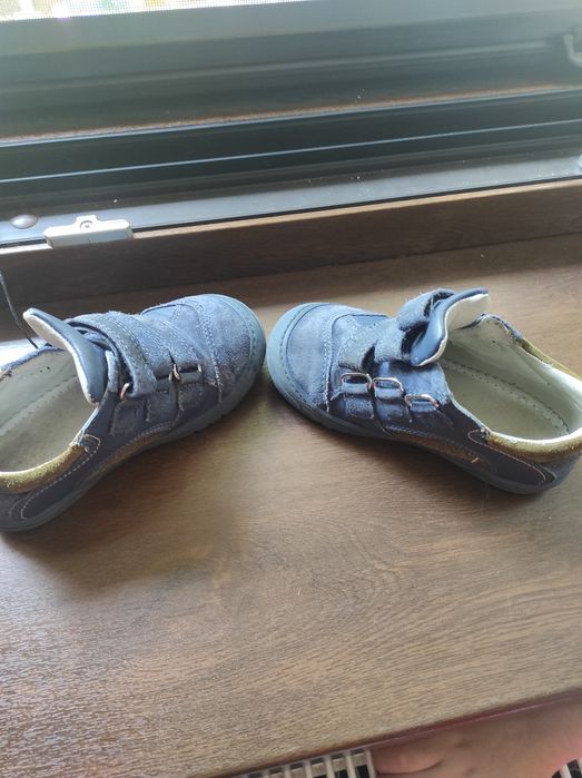 Adidas copii de la babyavus, mărimea 27, sunt purtați f puțin.