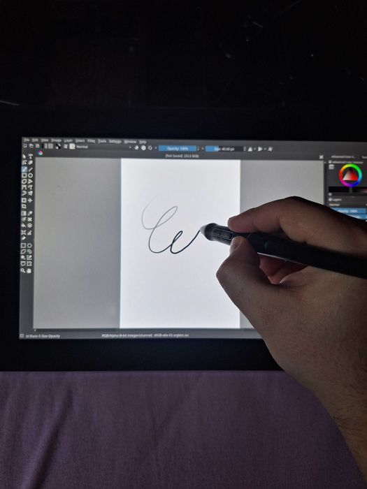 Huion Kamvas Pro 13 Gen1 - Funcțional - Ecran cu Defecte Estetice