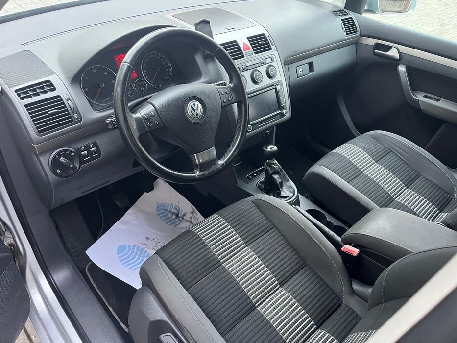 Volkswagen Touran 2.0 TDI 140 cai 2008 7 locuri