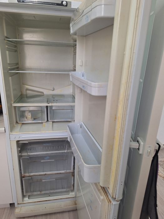 Холодильник Indesit
