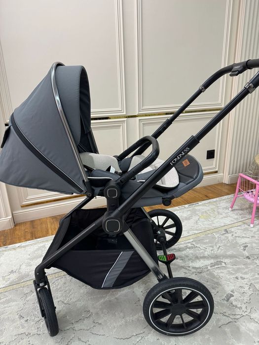 Детская коляска универсальная