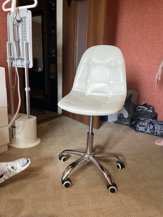 Продам крутящийся стул