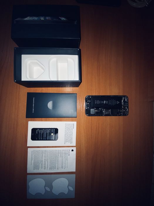 продам IPhone 5.