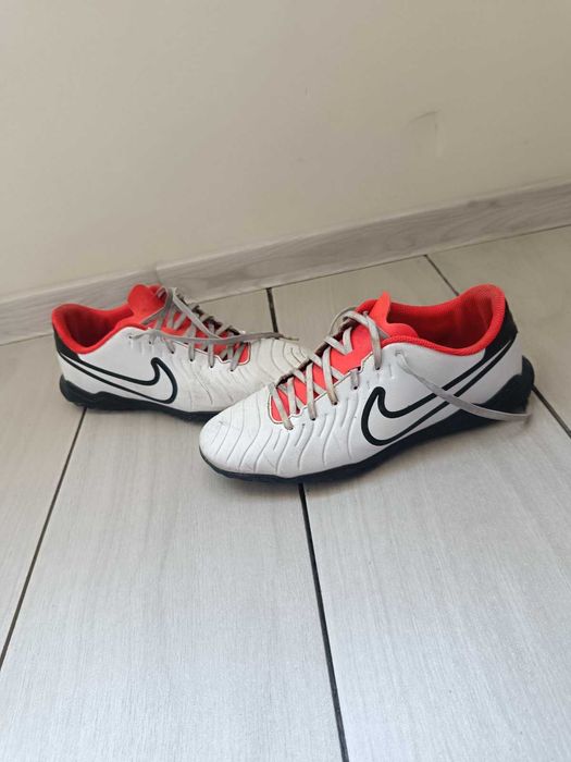 Футболни обувки Nike LEGEND 10 CLUB TF размер 39,5