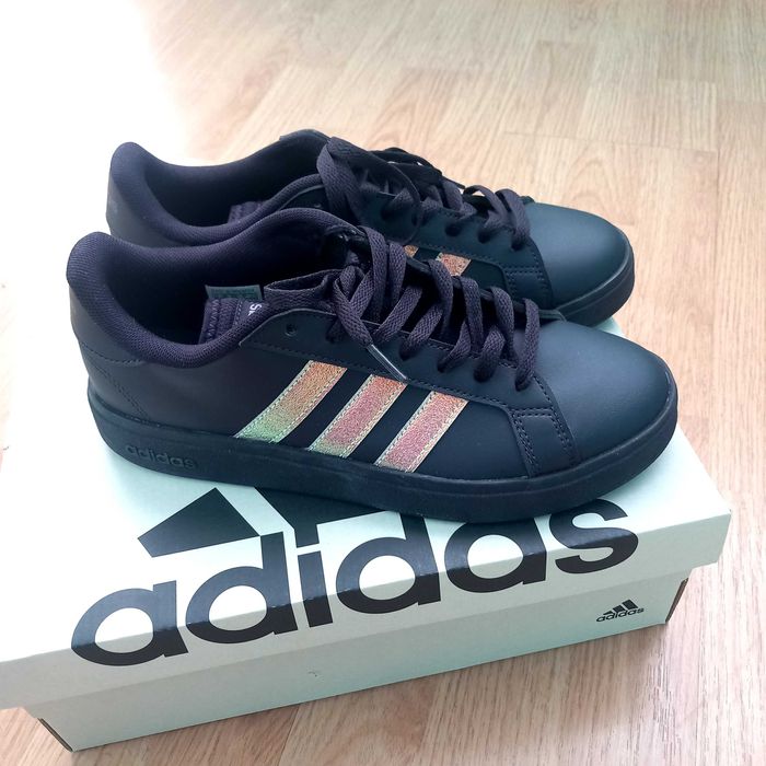 Маратонки adidas,40 номер