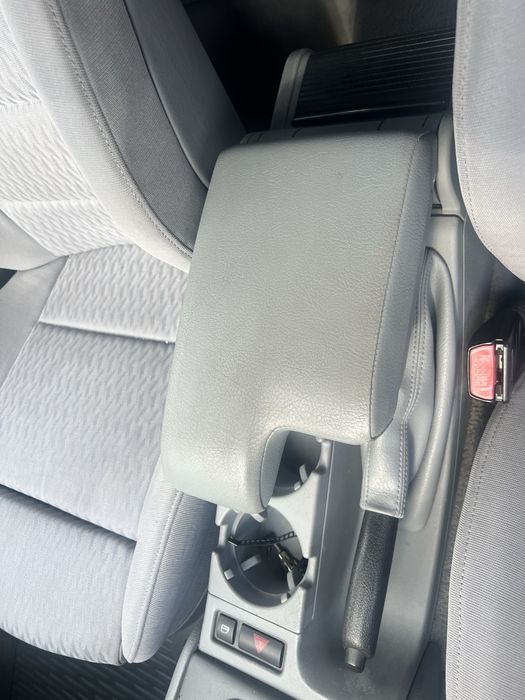 Cal cu cotiera si suport pahare Bmw E46