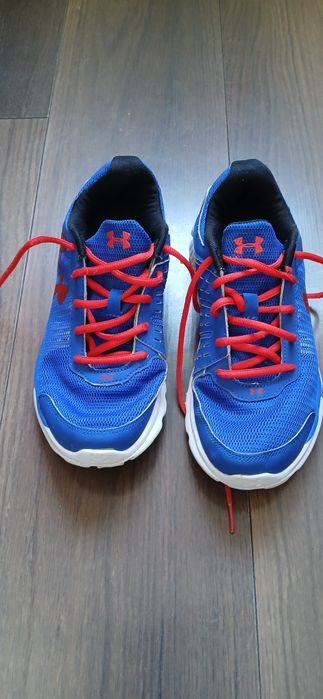 Adidasi fete, Under Armour  mărimea 39, sunt foarte frumoși, fără nici