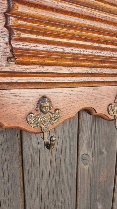 Cuier de perete din lemn