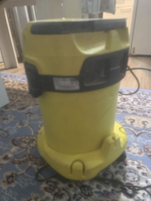 Срочно продается пылесосо стройтельный Karcher WD 3