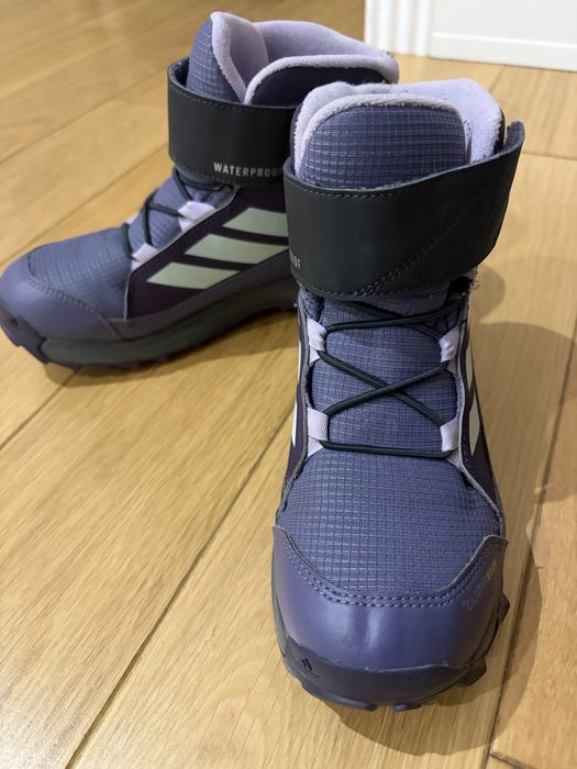 Продам зимние ботинки Adidas
