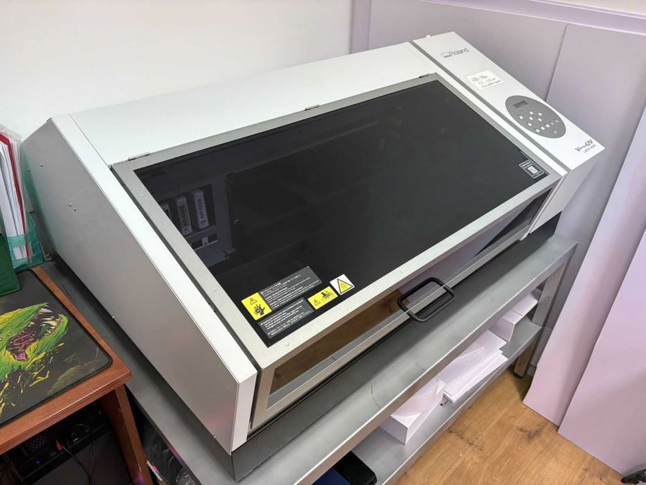 Продаётся профессиональный UV-принтер Roland LEF-200