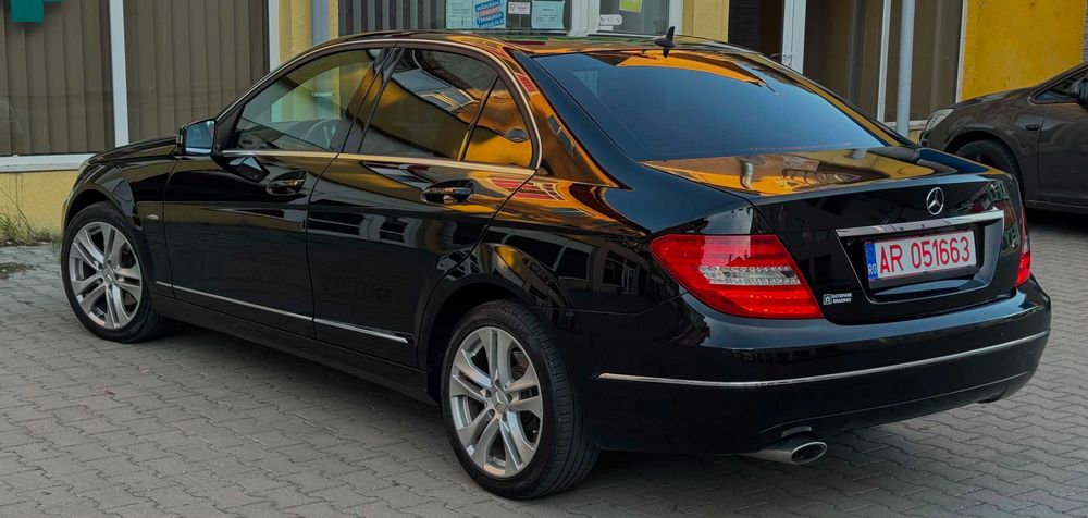 Mercedes-Benz C220 Avantgarde 170 CP 2012 Automată Distronic Plus