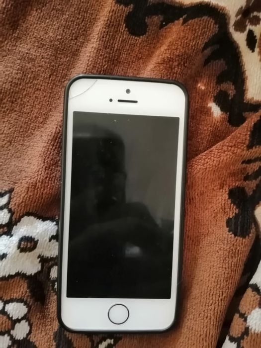 продаю срочно айфон 5