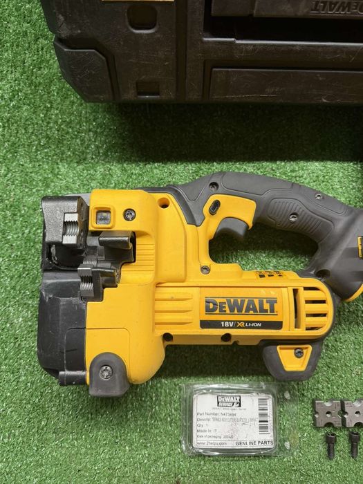 Акумулаторна машина за рязане на шпилки DeWALT DCS350