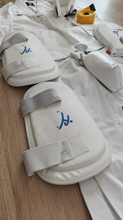 Пълен комплект за Таекуондо, добок, протектори, каска