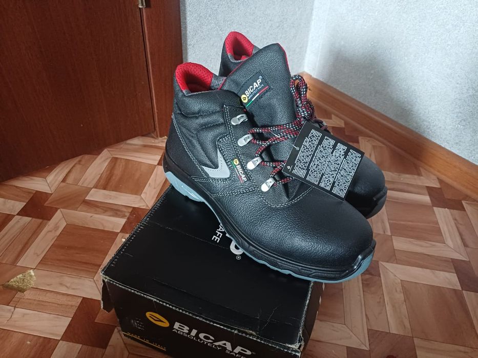 Продам спец обувь летняя 41-42р