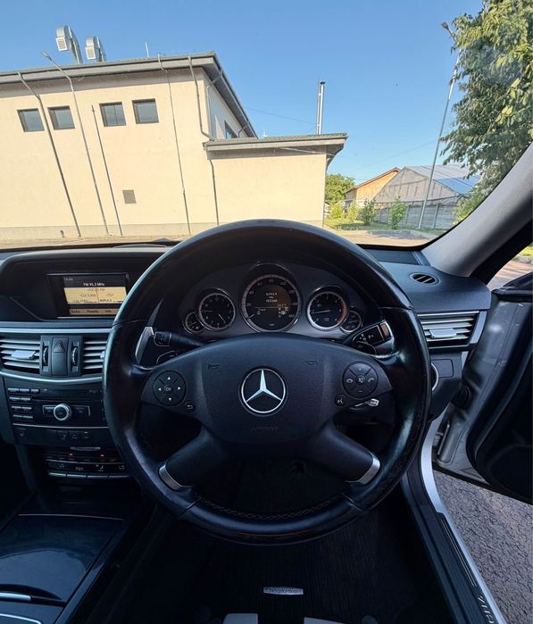 MERCEDES-BENZ E-Class 2011 — imagine 5