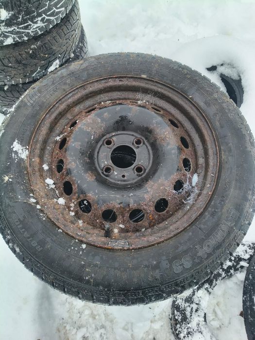 Cauciucuri iarna 185 /65 R15 cu jante tabla dacia Logan sandero