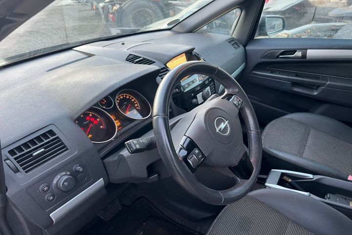 Dezmembrez Opel Zafira B [facelift] [2008 - 2014] Compactvan Z19DTH